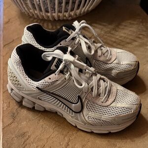 Nike women’s Vomero 5, ice blue and black, size 7, great used condition